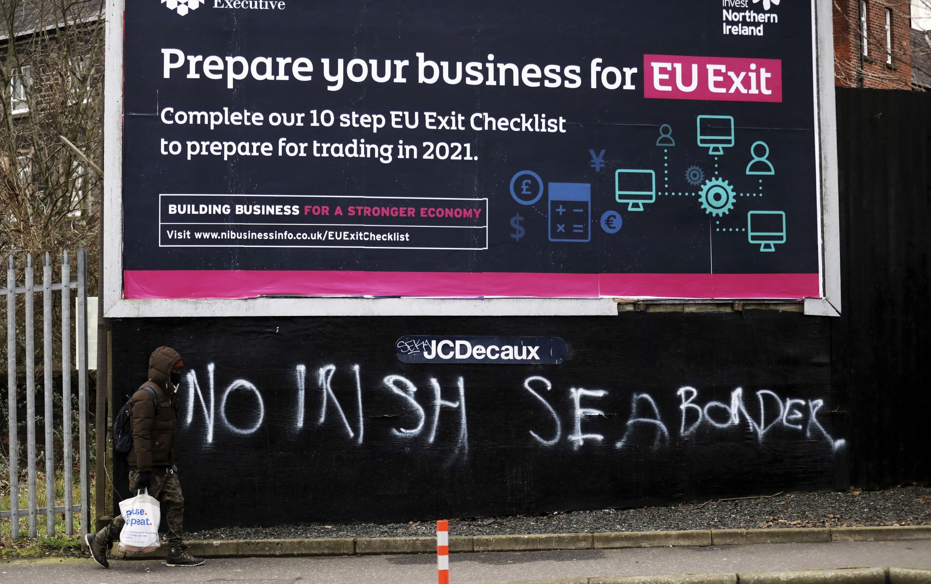 A man walks past graffiti reading No Irish sea border in the mainly loyalist Donegal road area of South Belfast, Northern Ireland, Saturday, Jan. 30, 2021 - Sputnik International, 1920, 07.09.2021