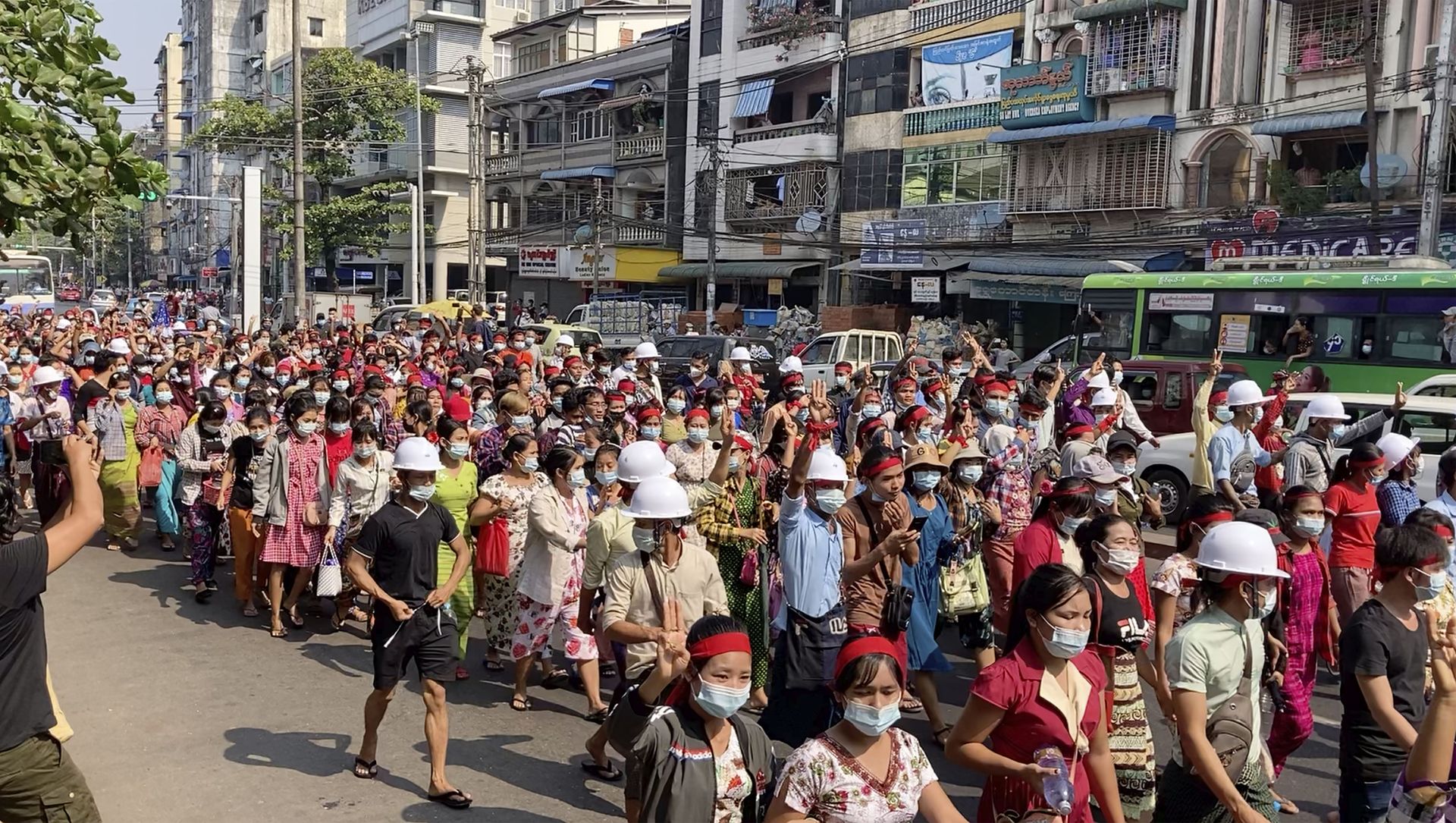 In this image from video, a crowd of protesters march in Yangon, Myanmar Saturday, Feb. 6, 2021 In this image from video, a crowd of protesters march in Yangon, Myanmar Saturday, Feb. 6, 2021 - Sputnik International, 1920, 22.02.2021