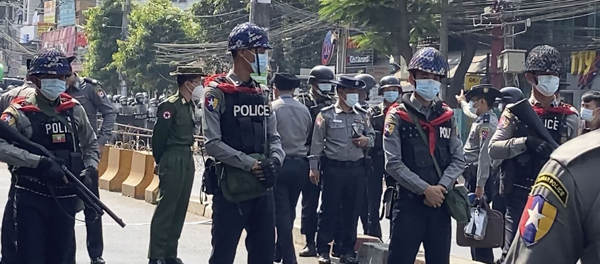 In this image made from video, Myanmar police block the road to prevent protesters from marching forward Saturday, Feb. 6, 2021 in Yangon, Myanmar - Sputnik International, 1920, 25.02.2021