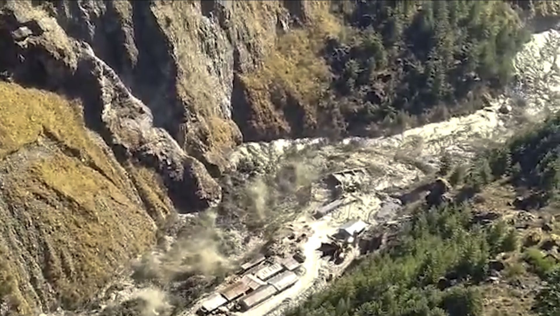 This frame grab from video provided by KK Productions shows a massive flood of water, mud and debris flowing at Chamoli District after a portion of Nanda Devi glacier broke off in Tapovan area of the northern state of Uttarakhand, India, Sunday, Feb.7, 2021. This frame grab from video provided by KK Productions shows a massive flood of water, mud and debris flowing at Chamoli District after a portion of Nanda Devi glacier broke off in Tapovan area of the northern state of Uttarakhand, India, Sunday, Feb.7, 2021. - Sputnik International, 1920, 07.02.2021