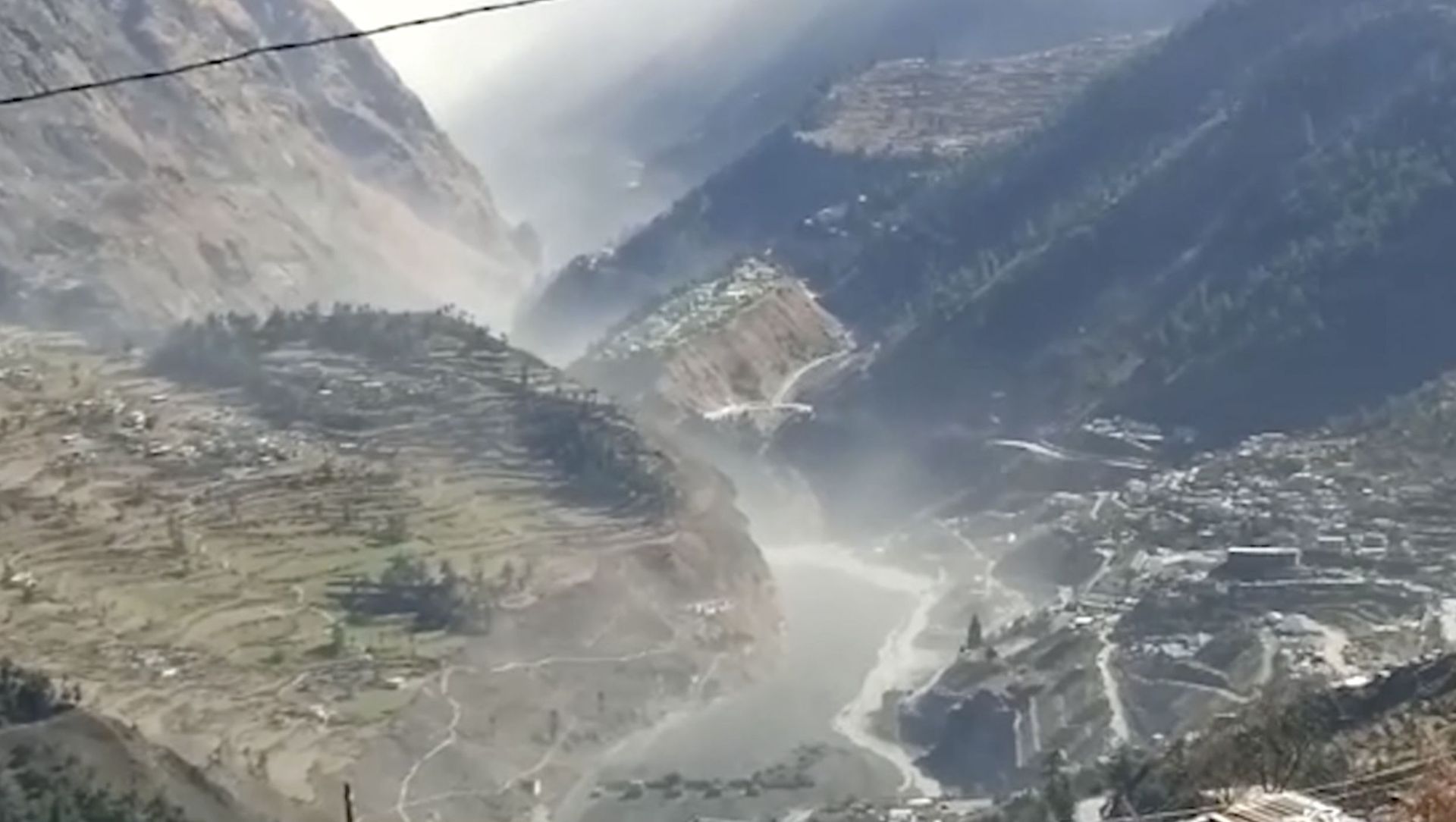 This frame grab from video provided by KK Productions shows a massive flood of water, mud and debris flowing at Chamoli District after a portion of Nanda Devi glacier broke off in Tapovan area of the northern state of Uttarakhand, India, Sunday, Feb.7, 2021. (KK Productions via AP) This frame grab from video provided by KK Productions shows a massive flood of water, mud and debris flowing at Chamoli District after a portion of Nanda Devi glacier broke off in Tapovan area of the northern state of Uttarakhand, India, Sunday, Feb.7, 2021. (KK Productions via AP) - Sputnik International, 1920, 07.02.2021