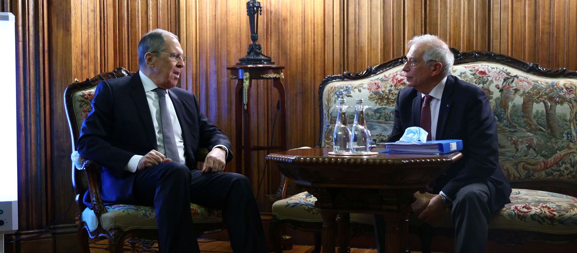 Russia's Foreign Minister Sergei Lavrov attends a meeting with European Union's foreign policy chief Josep Borrell in Moscow, Russia February 5, 2021. Russia's Foreign Minister Sergei Lavrov attends a meeting with European Union's foreign policy chief Josep Borrell in Moscow, Russia February 5, 2021. - Sputnik International, 1920, 07.02.2021