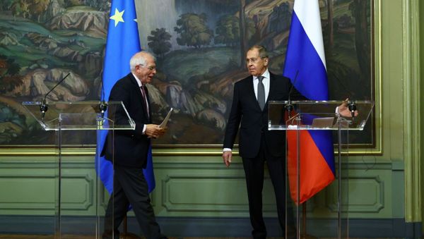 Russia's Foreign Minister Sergei Lavrov and European Union's foreign policy chief Josep Borrell attend a news conference following their talks in Moscow, Russia February 5, 2021. - Sputnik International