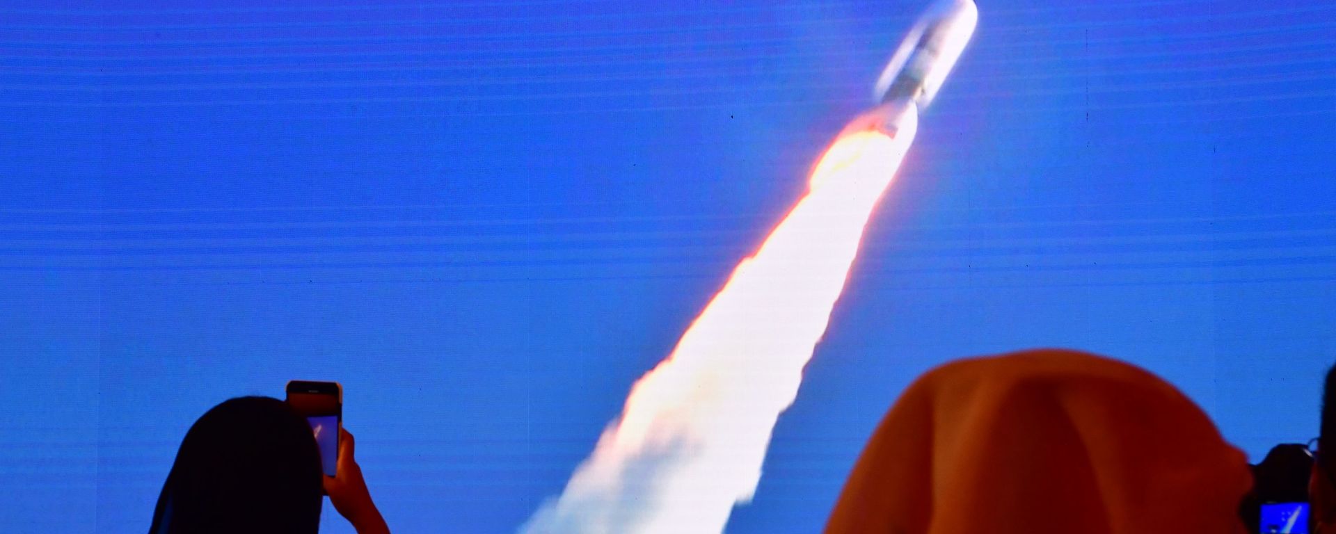 This file photo taken on July 20, 2020, shows a screen broadcasting the launch of the Hope Mars probe at the Mohammed Bin Rashid Space Centre in Dubai. This file photo taken on July 20, 2020, shows a screen broadcasting the launch of the Hope Mars probe at the Mohammed Bin Rashid Space Centre in Dubai. - Sputnik International, 1920, 14.02.2021