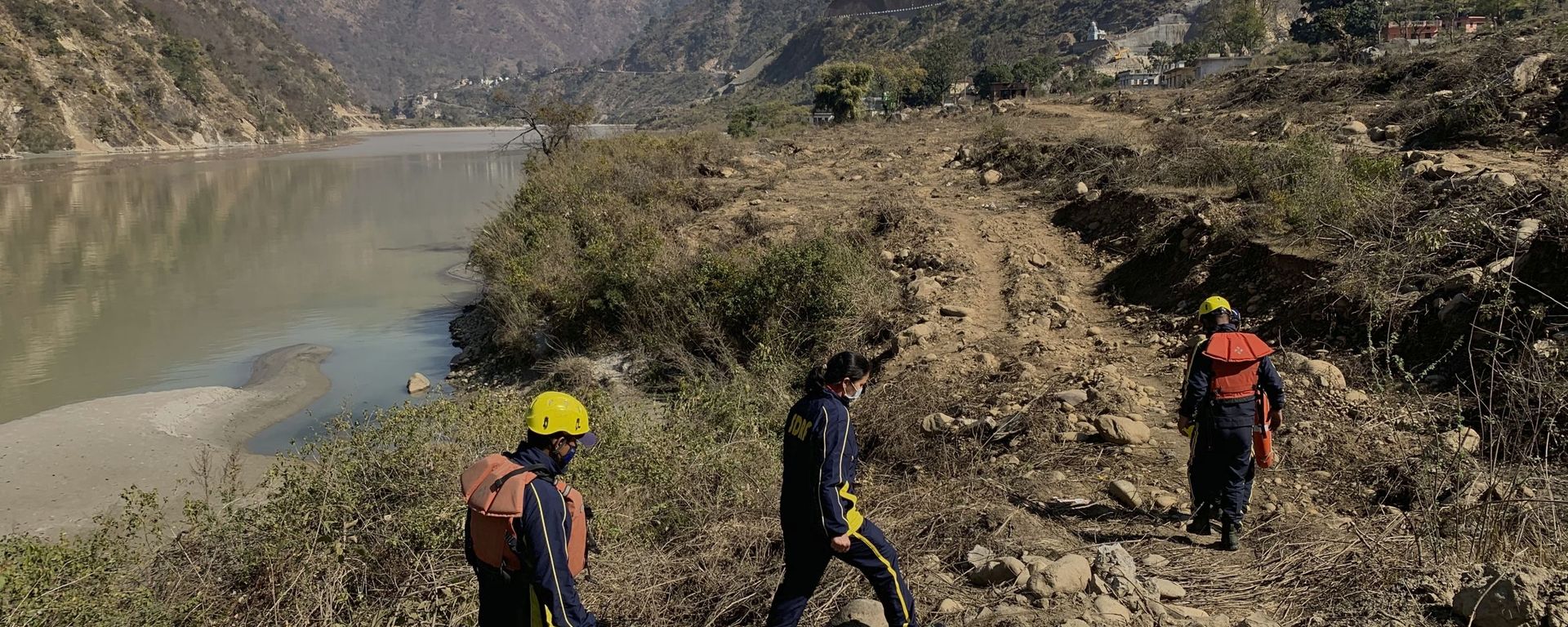 Rescuers arrive to search for bodies in the downstream of Alaknanda River in Rudraprayag, northern state of Uttarakhand, India, Monday, Feb.8, 2021.  - Sputnik International, 1920, 08.02.2021