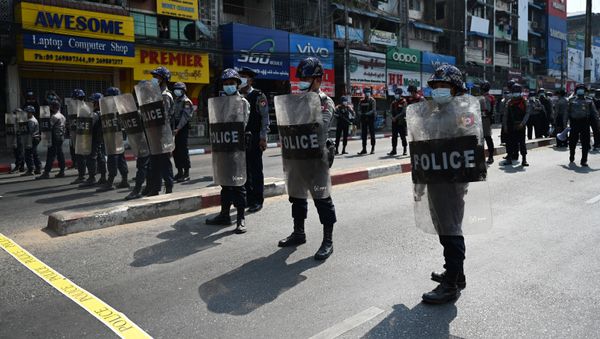 Riot police block a street as protesters gather for a demonstration against the military coup in Yangon on February 6, 2021.  - Sputnik International