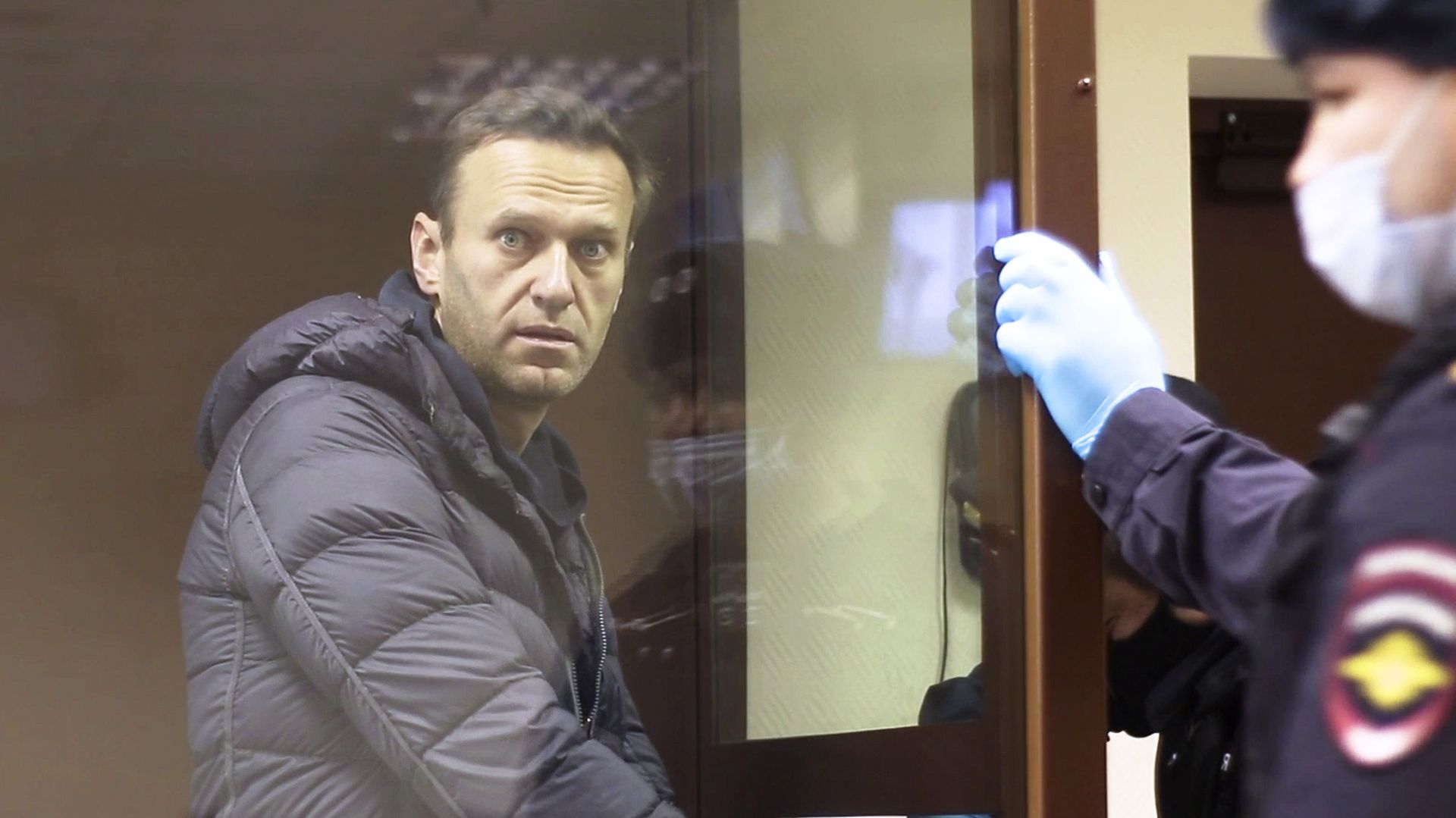 In this image made from video provided by the Babuskinsky District Court, Russian opposition leader Alexei Navalny stands in a cage during a hearing on his charges for defamation, in the Babuskinsky District Court in Moscow, Russia, Friday, Feb. 5, 2021. In this image made from video provided by the Babuskinsky District Court, Russian opposition leader Alexei Navalny stands in a cage during a hearing on his charges for defamation, in the Babuskinsky District Court in Moscow, Russia, Friday, Feb. 5, 2021. - Sputnik International, 1920, 19.04.2021