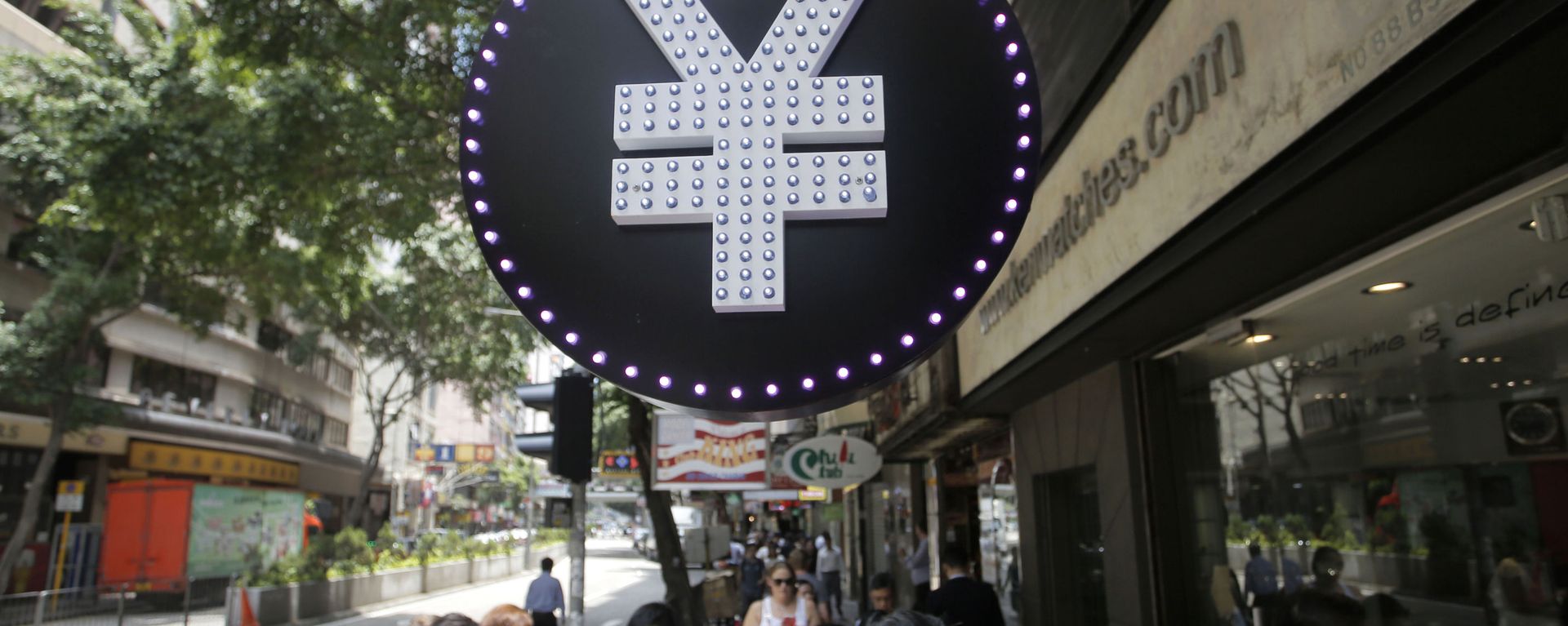 A Chinese yuan sign is seen at a currency exchange shop in Hong Kong, Tuesday, Aug. 11, 2015. China devalued its tightly controlled currency Tuesday following a slump in trade, allowing the yuan's biggest one-day decline in a decade. (AP Photo/Vincent Yu) A Chinese yuan sign is seen at a currency exchange shop in Hong Kong, Tuesday, Aug. 11, 2015. China devalued its tightly controlled currency Tuesday following a slump in trade, allowing the yuan's biggest one-day decline in a decade. (AP Photo/Vincent Yu) - Sputnik International, 1920, 15.03.2022