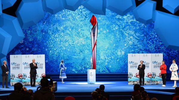 Cai Qi attends an event where the torch design for the 2022 Winter Olympic Games is unveiled, in Beijing - Sputnik International