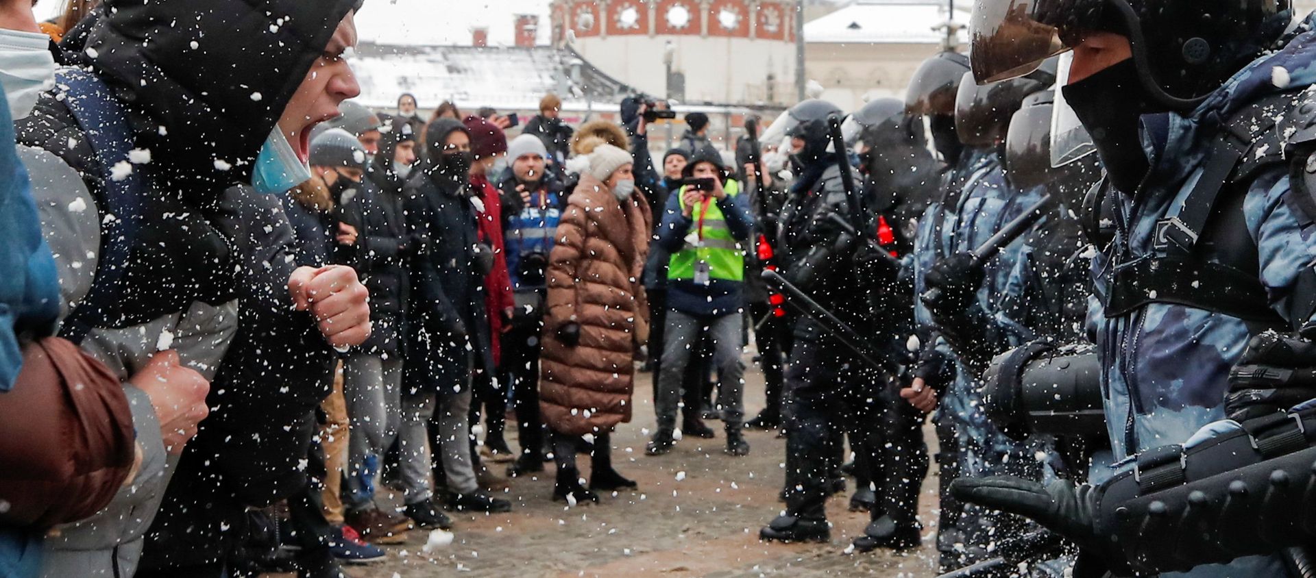 Protestors face off law enforcement officers during a rally in support of Alexei Navalny in Moscow, Russia January 31, 2021. Protestors face off law enforcement officers during a rally in support of Alexei Navalny in Moscow, Russia January 31, 2021. - Sputnik International, 1920, 08.02.2021