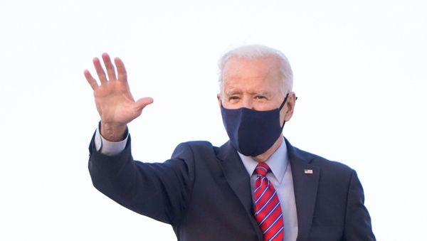 U.S. President Joe Biden waves while boarding Air Force One as he departs Washington for travel to Wilmington, Delaware at Joint Base Andrews, Maryland, U.S., February 5, 2021 - Sputnik International