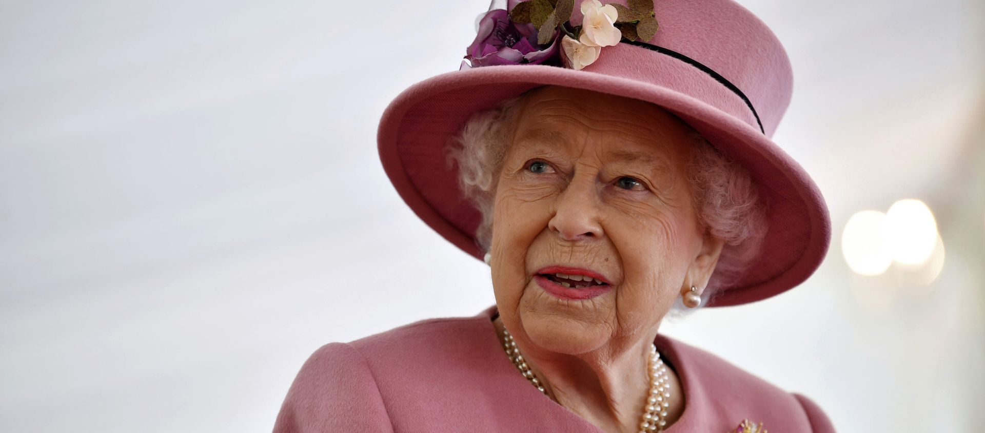 Britain's Queen Elizabeth II visits the Defence Science and Technology Laboratory (DSTL) at Porton Down, England, Thursday Oct. 15, 2020, to view the Energetics Enclosure and display of weaponry and tactics used in counter intelligence Britain's Queen Elizabeth II visits the Defence Science and Technology Laboratory (DSTL) at Porton Down, England, Thursday Oct. 15, 2020, to view the Energetics Enclosure and display of weaponry and tactics used in counter intelligence - Sputnik International, 1920, 09.02.2021