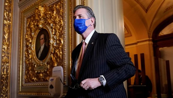 Bruce Castor, lawyer for former President Donald Trump, walks off the Senate floor during a break in the second impeachment trial of former President Donald Trump at the Capitol in Washington, U.S., February 9, 2021. - Sputnik International