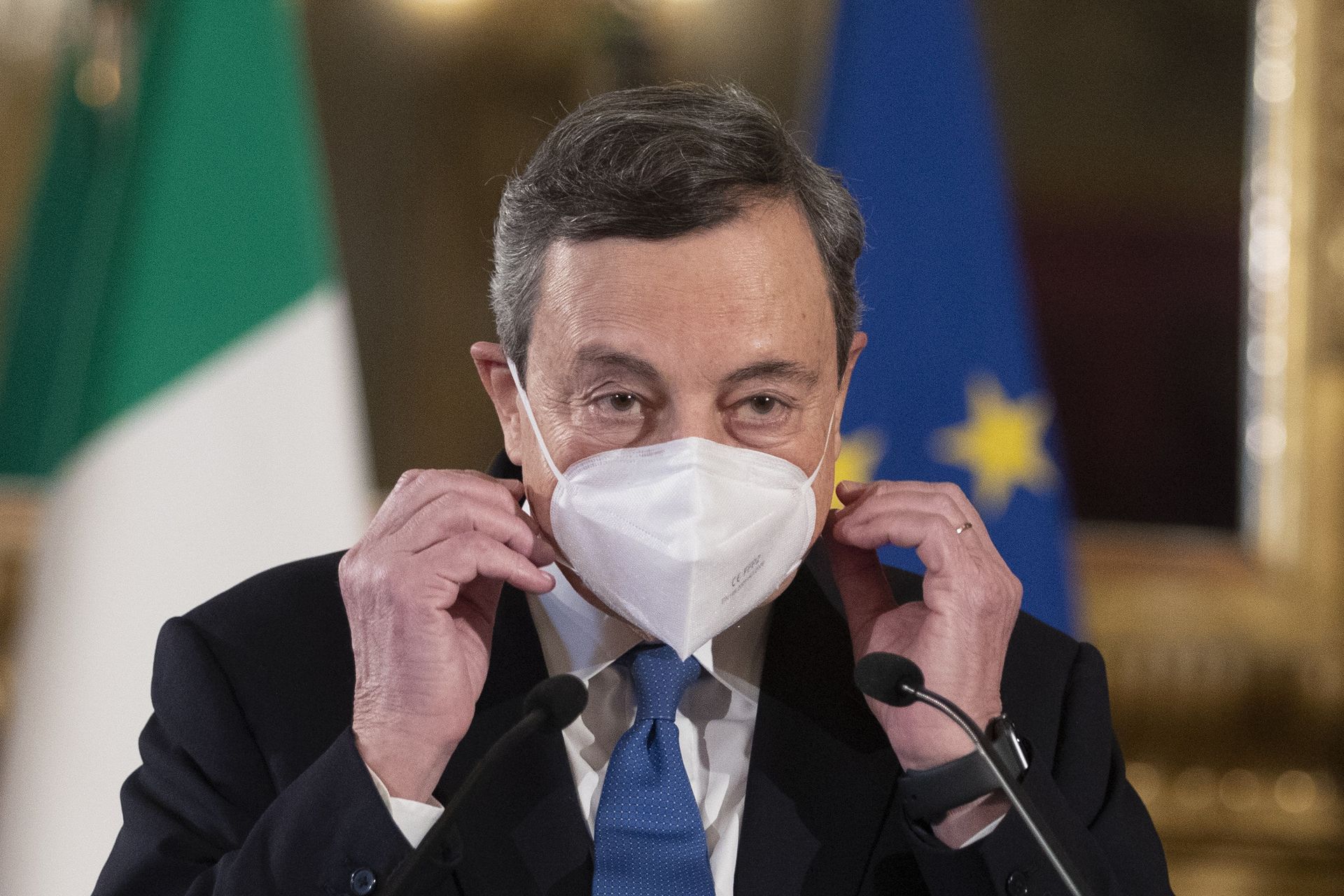 'What a Clown': Italexit and Frexit Leaders Slam 'Eurosceptic' Salvini For Backing Draghi 'What a Clown': Italexit and Frexit Leaders Slam 'Eurosceptic' Salvini For Backing Draghi - Sputnik International, 1920, 10.02.2021