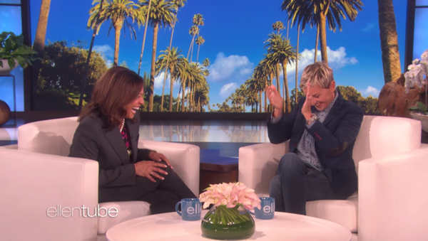 Sen. Kamala Harris (D-CA) and Ellen DeGeneres laugh at a joke in an April 2018 interview - Sputnik International