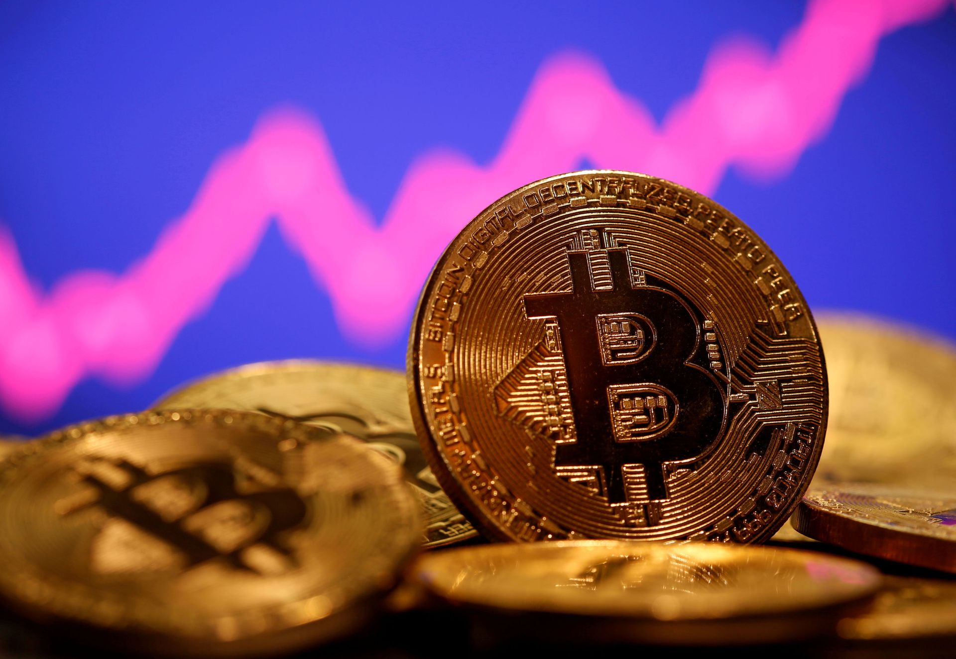 Bitcoin Breaks All-Time Record Shooting Past $49,000 Bitcoin Breaks All-Time Record Shooting Past $49,000 - Sputnik International, 1920, 14.02.2021