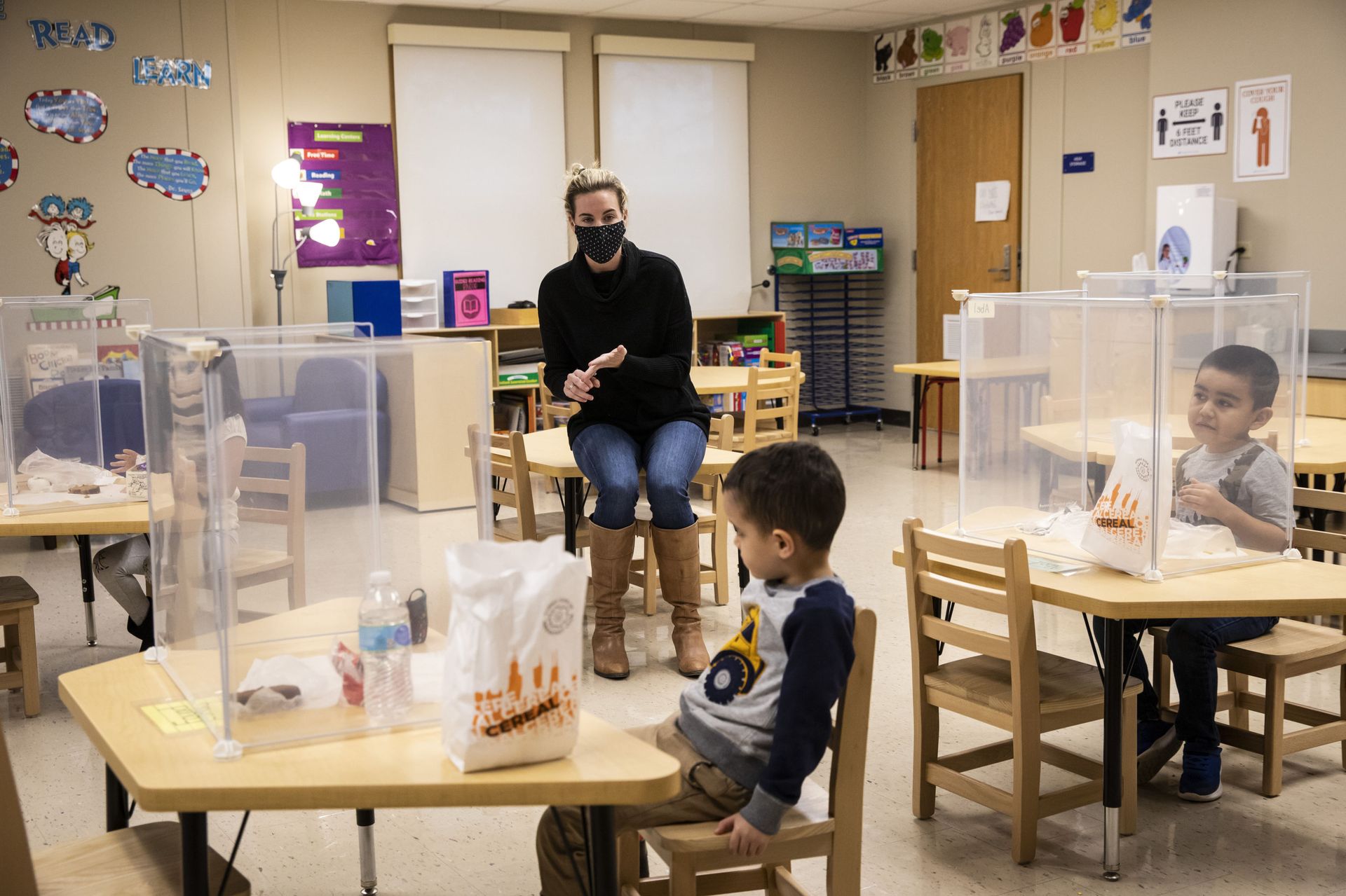 US CDC Expected to Issue New Guidelines for School Reopening as Teachers Fight for Safety US CDC Expected to Issue New Guidelines for School Reopening as Teachers Fight for Safety - Sputnik International, 1920, 11.02.2021