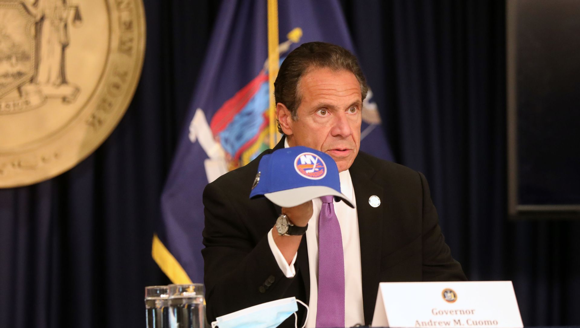 SEPTEMBER 08: New York state Gov. Andrew Cuomo holds an NHL New York Islanders hat at a news conference on September 08, 2020 in New York City. Cuomo, though easing restrictions on casinos and malls throughout the state, has declined to do so for indoor dining in restaurants in New York City despite pressure from business owners, citing struggles by the city to enforce the state's previous orders. SEPTEMBER 08: New York state Gov. Andrew Cuomo holds an NHL New York Islanders hat at a news conference on September 08, 2020 in New York City. Cuomo, though easing restrictions on casinos and malls throughout the state, has declined to do so for indoor dining in restaurants in New York City despite pressure from business owners, citing struggles by the city to enforce the state's previous orders. - Sputnik International, 1920, 12.02.2021