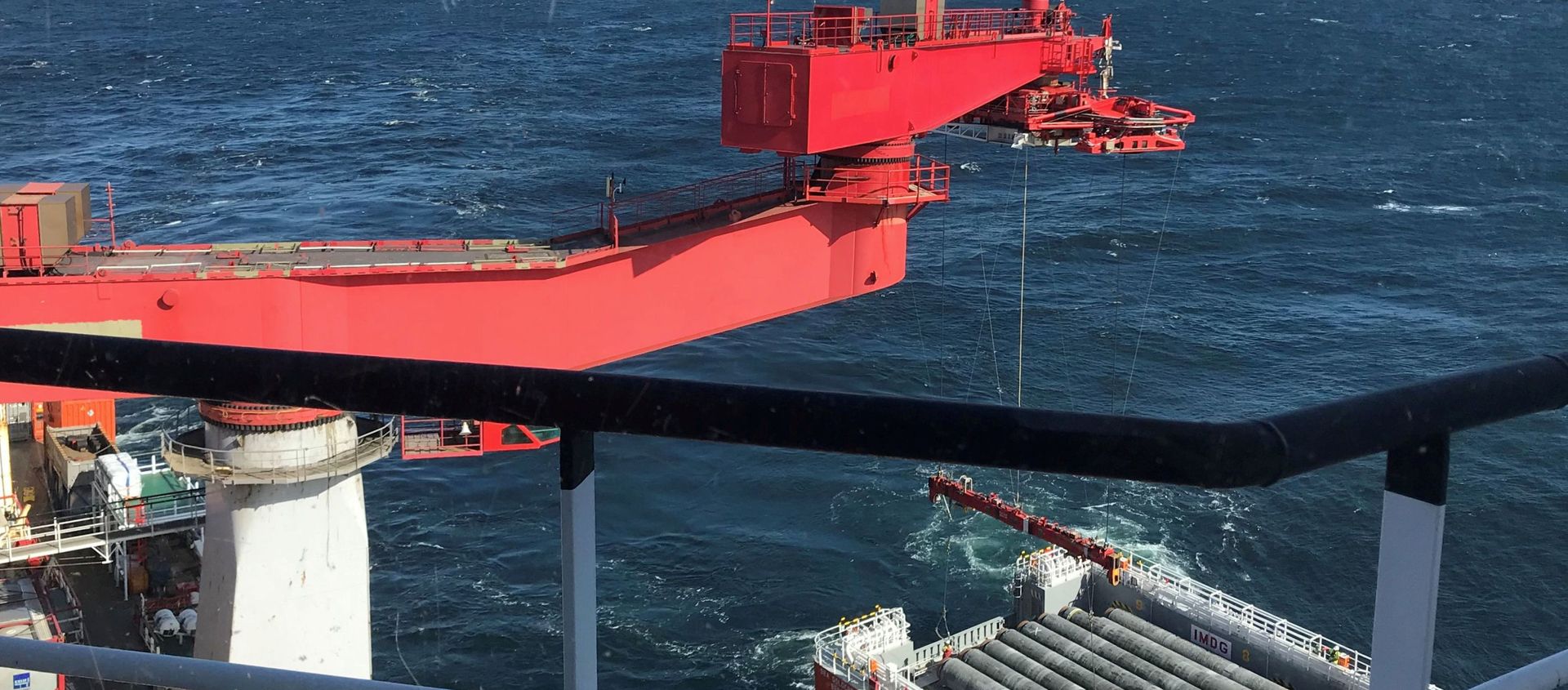 Allseas' deep sea pipe laying ship Solitaire lays pipes for the Nord Stream 2 pipeline in the Baltic Sea, September 13, 2019 - Sputnik International, 1920, 13.02.2021