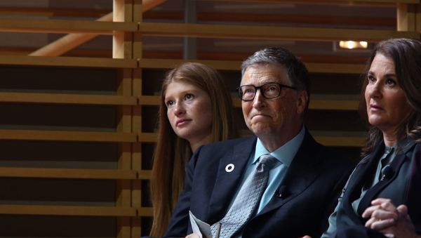 NEW YORK - SEPTEMBER 20: (L-R) Jennifer Gates and her parents, Bill and Melinda Gates, listen to former U.S. President Barack Obama speak at the Gates Foundation Inaugural Goalkeepers event on September 20, 2017 in New York City.  - Sputnik International