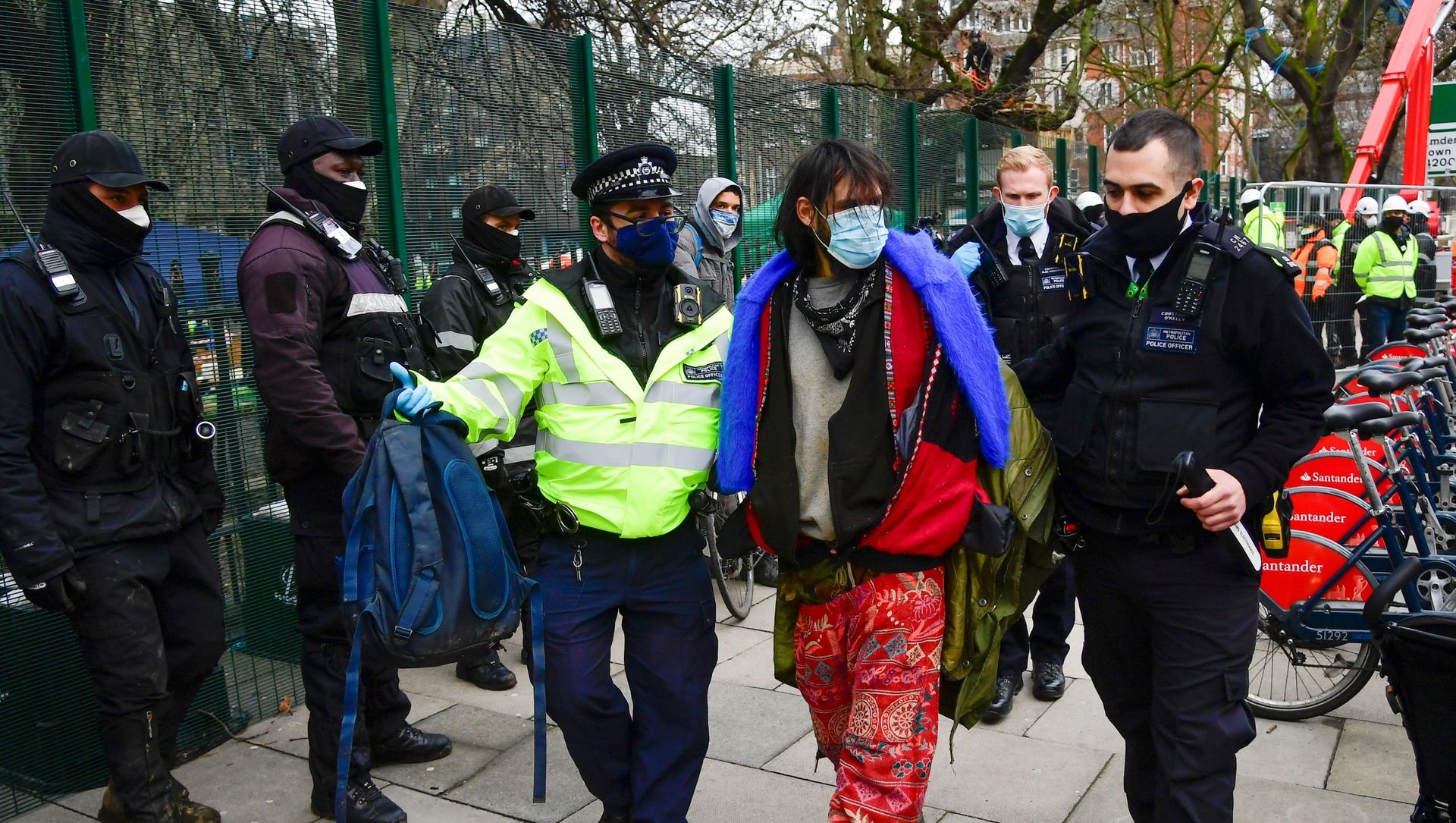 Extinction Rebellion activists protest against the HS2 high-speed railway in London Extinction Rebellion activists protest against the HS2 high-speed railway in London - Sputnik International, 1920, 15.02.2021