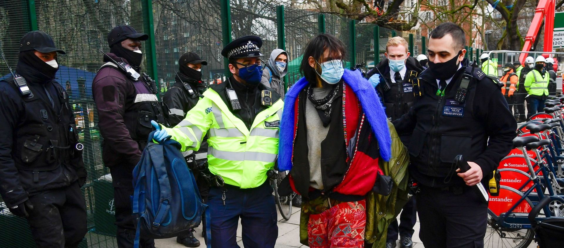 Extinction Rebellion activists protest against the HS2 high-speed railway in London - Sputnik International, 1920, 15.02.2021