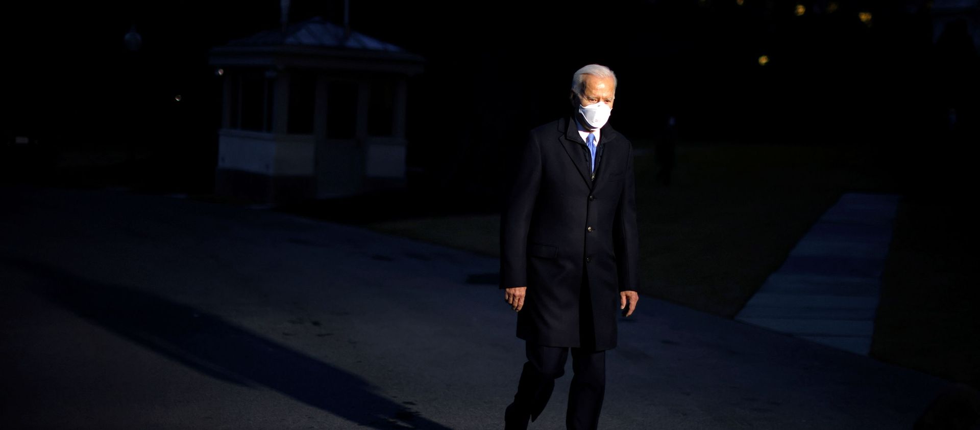 U.S. President Joe Biden leaves the Oval Office as he departs to Camp David from the South Lawn of the White House in Washington, U.S., February 12, 2021 U.S. President Joe Biden leaves the Oval Office as he departs to Camp David from the South Lawn of the White House in Washington, U.S., February 12, 2021 - Sputnik International, 1920, 14.02.2021