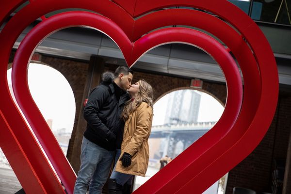 Love in the Time of COVID: How Valentine's Day Was Celebrated in the US - Sputnik International