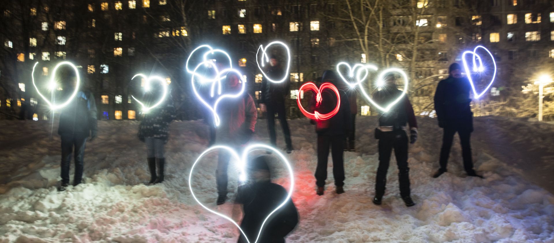 People draw hearts with their cellphones flashlights in support of jailed opposition figure Alexei Navalny in Moscow on 14 February. People draw hearts with their cellphones flashlights in support of jailed opposition figure Alexei Navalny in Moscow on 14 February. - Sputnik International, 1920, 15.02.2021