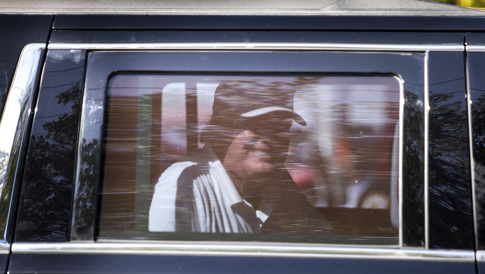Former US president Donald Trump reacts as he is driven past supporters on 15 February 2021 in West Palm Beach, Florida. The rally participants lined the street on President's Day to show support for him after his 2020 election loss to President Joe Biden. Former US president Donald Trump reacts as he is driven past supporters on 15 February 2021 in West Palm Beach, Florida. The rally participants lined the street on President's Day to show support for him after his 2020 election loss to President Joe Biden. - Sputnik International, 1920, 16.02.2021