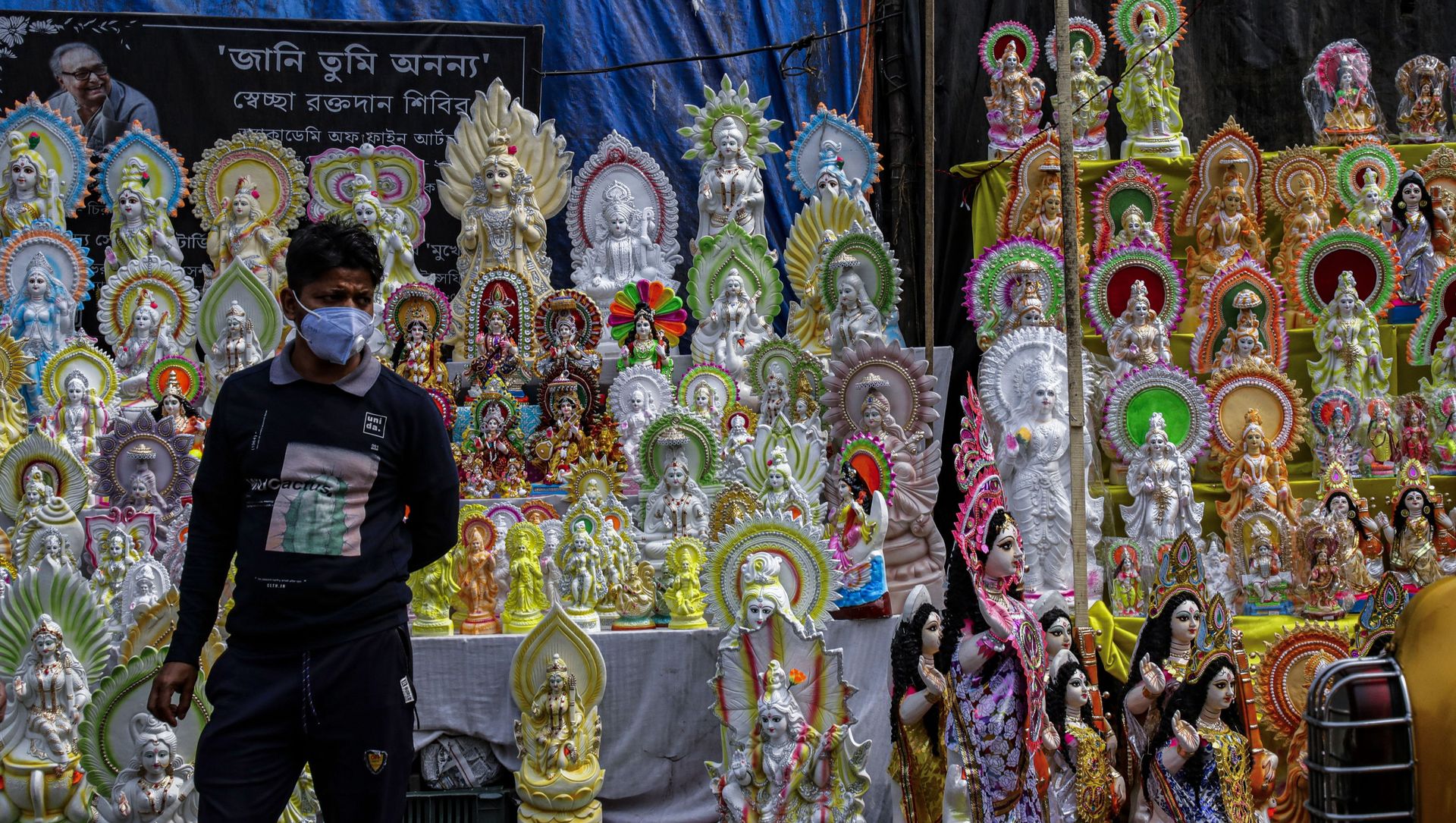 An Indian vendor wearing a face mask as a precaution against the coronavirus awaits customers as he sells clay images of Saraswati, the Hindu goddess of wisdom, ahead of the Basant Panchami festival in Kolkata, India, Sunday, 14 February 2021. The festival, which will be celebrated on 16 February, marks the arrival of spring. An Indian vendor wearing a face mask as a precaution against the coronavirus awaits customers as he sells clay images of Saraswati, the Hindu goddess of wisdom, ahead of the Basant Panchami festival in Kolkata, India, Sunday, 14 February 2021. The festival, which will be celebrated on 16 February, marks the arrival of spring. - Sputnik International, 1920, 16.02.2021