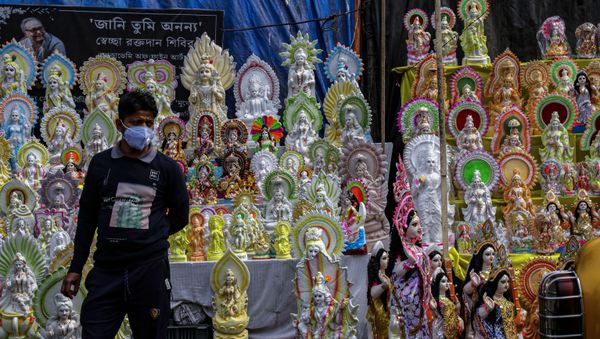 An Indian vendor wearing a face mask as a precaution against the coronavirus awaits customers as he sells clay images of Saraswati, the Hindu goddess of wisdom, ahead of the Basant Panchami festival in Kolkata, India, Sunday, 14 February 2021. The festival, which will be celebrated on 16 February, marks the arrival of spring. - Sputnik International