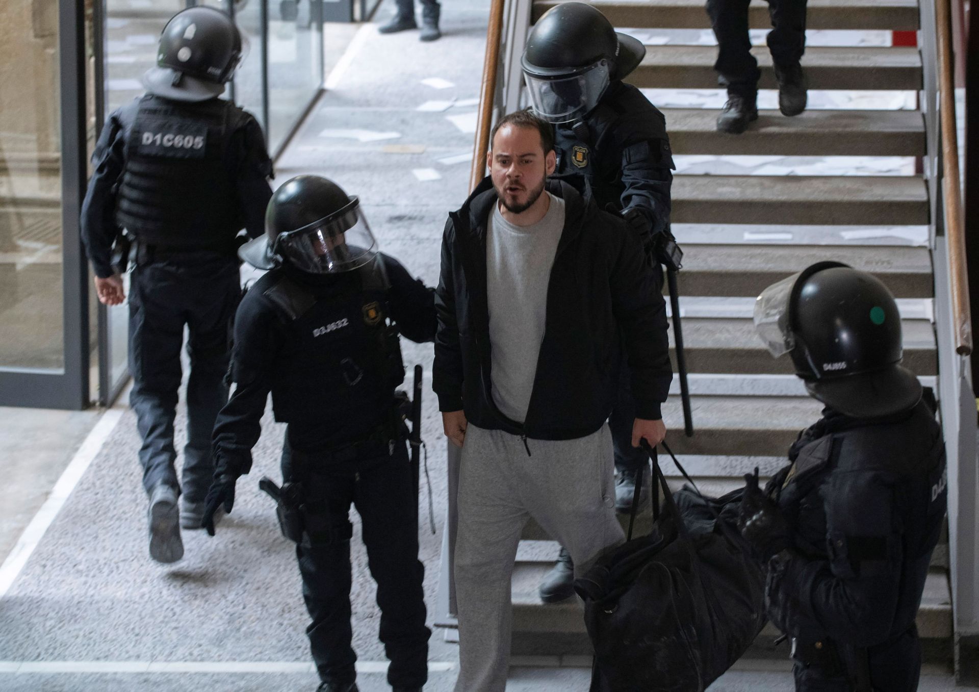 Protesters Hurl Bottles at Police on 8th Day of Barcelona Rally for Jailed Rapper Protesters Hurl Bottles at Police on 8th Day of Barcelona Rally for Jailed Rapper - Sputnik International, 1920, 24.02.2021