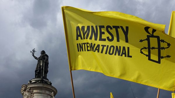 Demonstrators wave Amnesty International flag during a protest in solidarity with migrants at Place de la Republique in Paris on September 5, 2015 - Sputnik International
