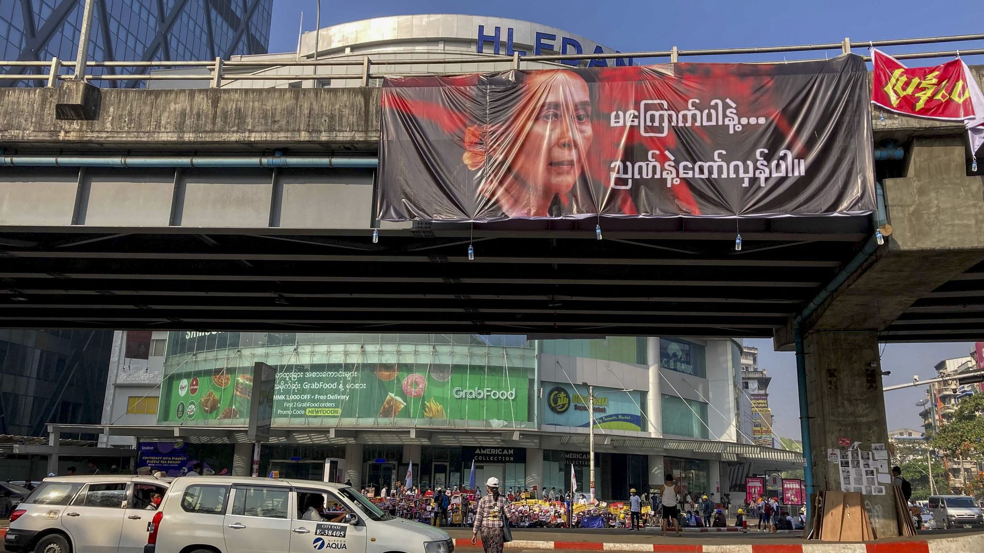 A picture of detained Myanmar leader Aung San Suu Kyi is displayed at an intersection against the military coup in Yangon, Myanmar Tuesday, Feb. 16, 2021. A picture of detained Myanmar leader Aung San Suu Kyi is displayed at an intersection against the military coup in Yangon, Myanmar Tuesday, Feb. 16, 2021. - Sputnik International, 1920, 16.02.2021