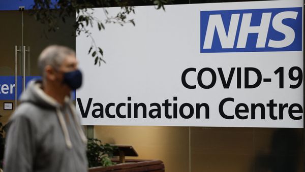 People queue to enter an NHS Covid-19 vaccination centre in Westfield Stratford City shopping centre in east London on February 15, 2021 as Britain's largest ever vaccination programme continues. - Sputnik International