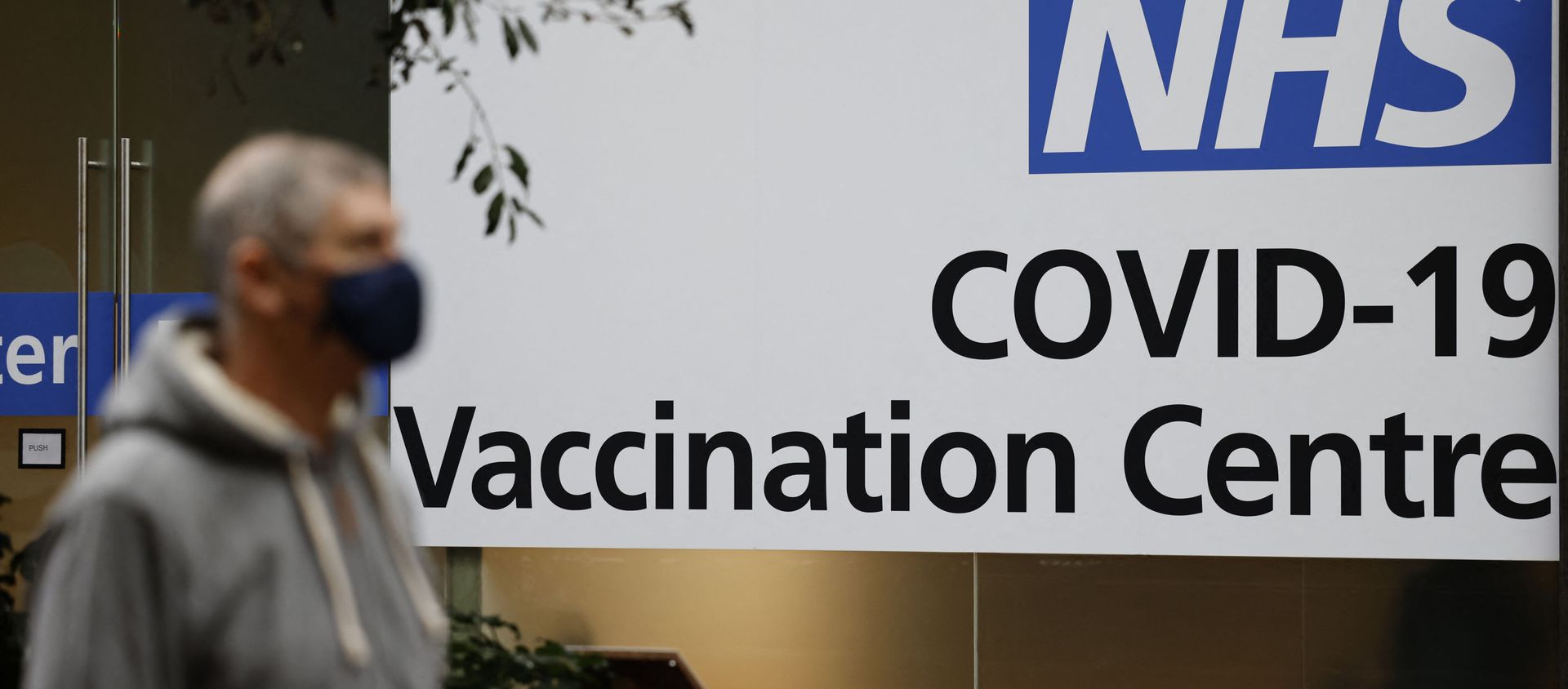 People queue to enter an NHS COVID-19 vaccination centre in Westfield Stratford City shopping centre in east London on 15 February 2021 as Britain's largest ever vaccination programme continues. People queue to enter an NHS COVID-19 vaccination centre in Westfield Stratford City shopping centre in east London on 15 February 2021 as Britain's largest ever vaccination programme continues. - Sputnik International, 1920, 11.03.2021