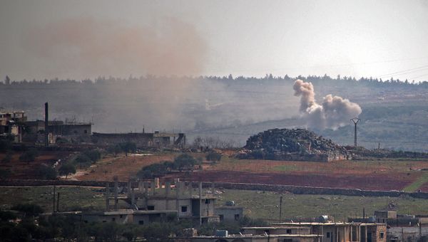 Smoke billows following reported shelling by government forces on the northwestern Syrian town of Barah, in the rebel held Idlib province on February 12, 2021. - Sputnik International