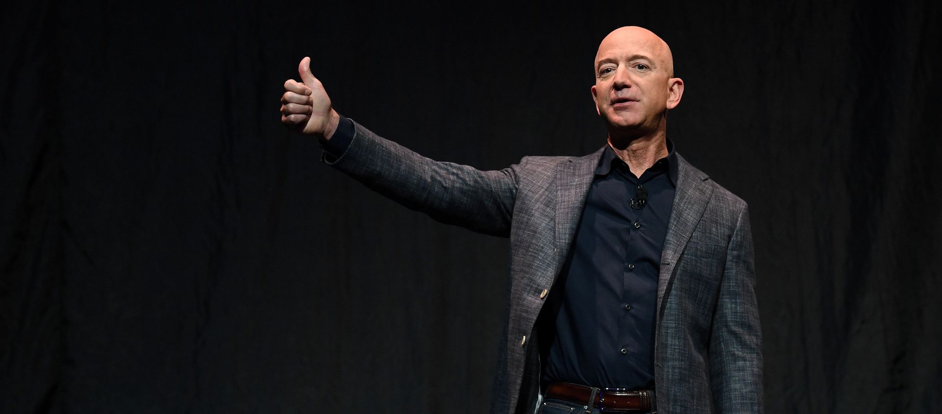 Founder, Chairman, CEO and President of Amazon Jeff Bezos gives a thumbs up as he speaks during an event about Blue Origin's space exploration plans in Washington, U.S., May 9, 2019. Founder, Chairman, CEO and President of Amazon Jeff Bezos gives a thumbs up as he speaks during an event about Blue Origin's space exploration plans in Washington, U.S., May 9, 2019. - Sputnik International, 1920, 17.02.2021