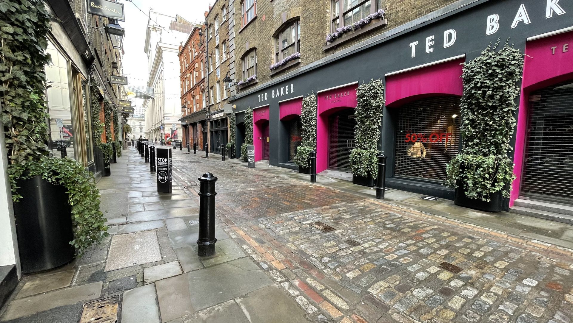 An empty street in the Covent Garden area in central London during lockdown on 15 February, 2021. An empty street in the Covent Garden area in central London during lockdown on 15 February, 2021. - Sputnik International, 1920, 17.02.2021