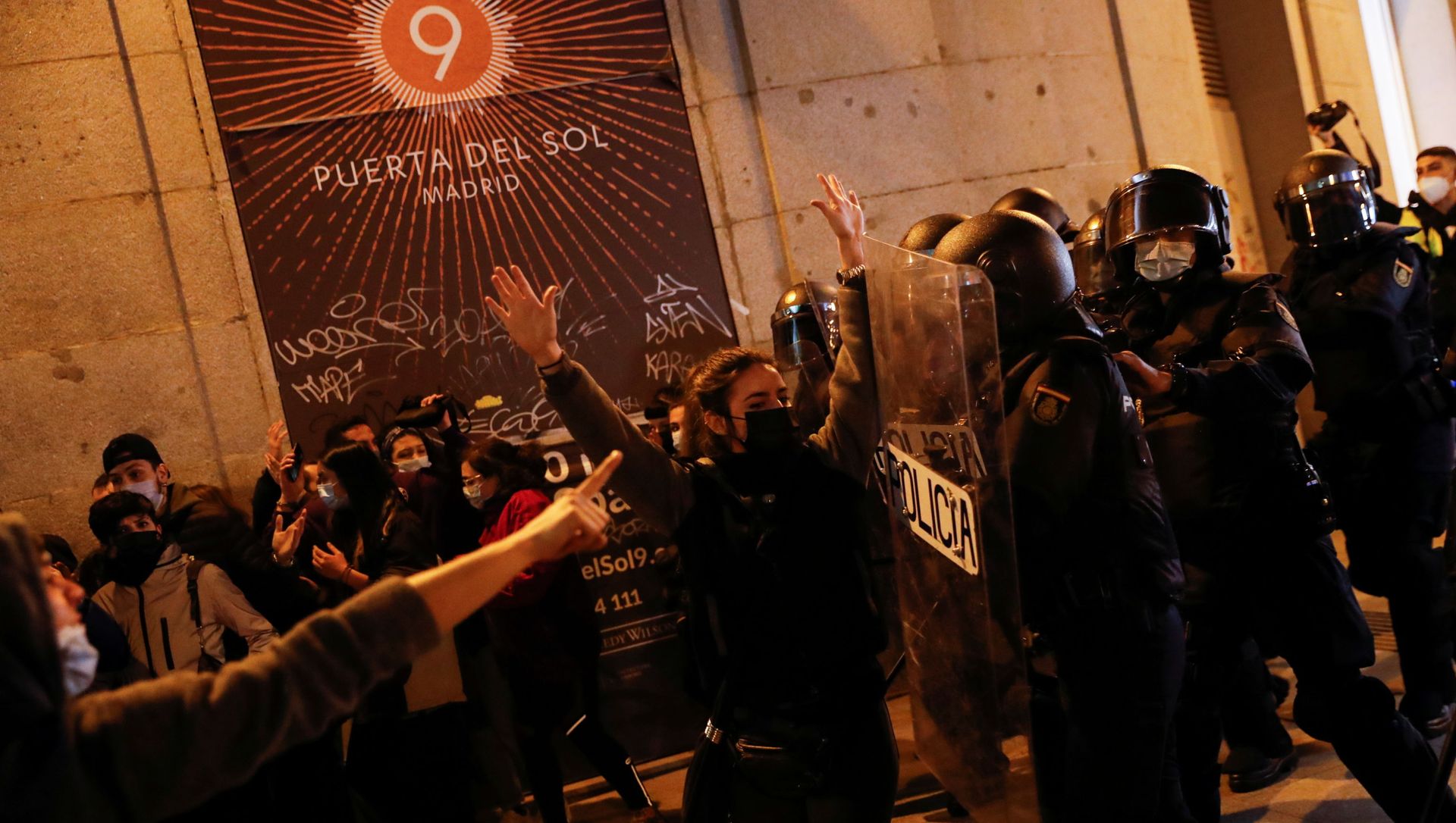 A person raises the hands in front of police officers as supporters of Catalan rapper Pablo Hasel protest against his arrest in Madrid, Spain, February 17, 2021. A person raises the hands in front of police officers as supporters of Catalan rapper Pablo Hasel protest against his arrest in Madrid, Spain, February 17, 2021. - Sputnik International, 1920, 17.02.2021