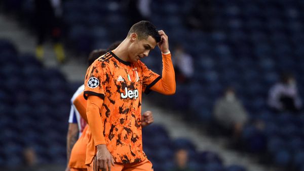 Juventus' Portuguese forward Cristiano Ronaldo gestures during the UEFA Champions League round of 16 first leg football match between Porto and Juventus at the Dragao stadium in Porto on February 17, 2021 Juventus' Portuguese forward Cristiano Ronaldo gestures during the UEFA Champions League round of 16 first leg football match between Porto and Juventus at the Dragao stadium in Porto on February 17, 2021 - Sputnik International