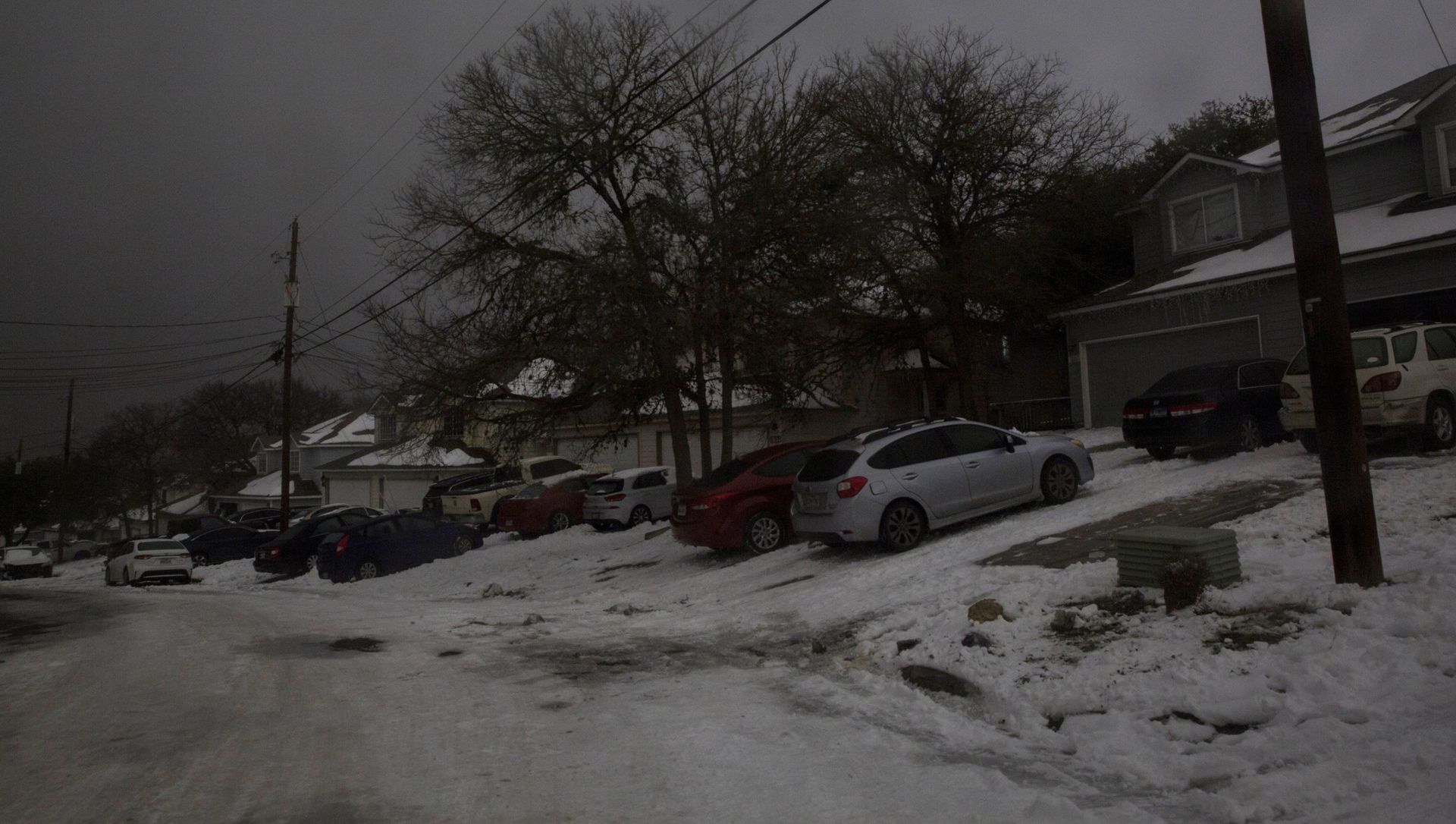 A neighborhood experiences a power outage after winter weather caused electricity blackouts in San Marcos A neighborhood experiences a power outage after winter weather caused electricity blackouts in San Marcos - Sputnik International, 1920, 18.02.2021