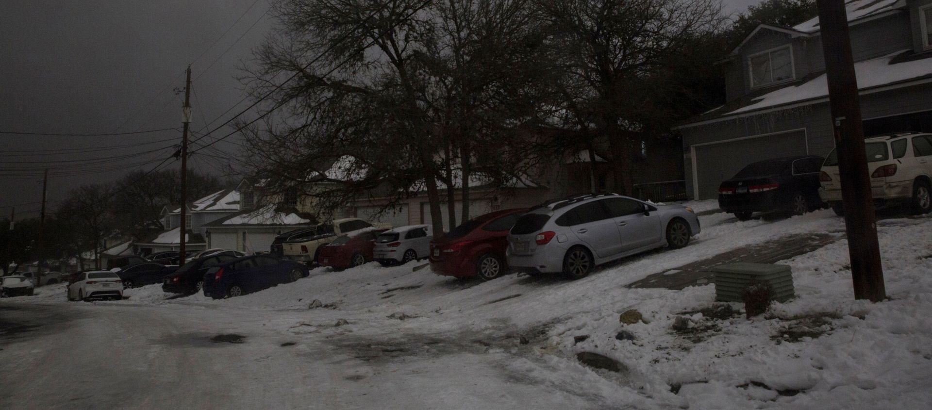 A neighborhood experiences a power outage after winter weather caused electricity blackouts in San Marcos - Sputnik International, 1920, 20.02.2021