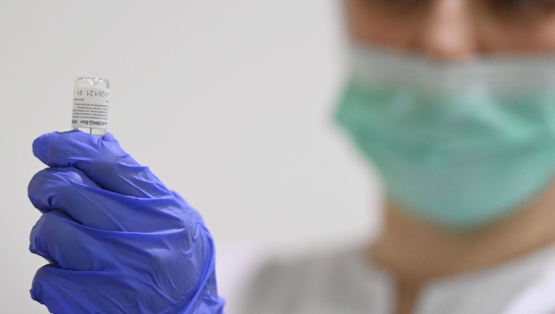 A healthcare worker prepares a dose of Russia's coronavirus vaccine Gam-COVID-Vac, trade-named Sputnik V, at a coronavirus vaccination center at a shopping mall, in Moscow, Russia. A healthcare worker prepares a dose of Russia's coronavirus vaccine Gam-COVID-Vac, trade-named Sputnik V, at a coronavirus vaccination center at a shopping mall, in Moscow, Russia. - Sputnik International, 1920, 10.03.2021