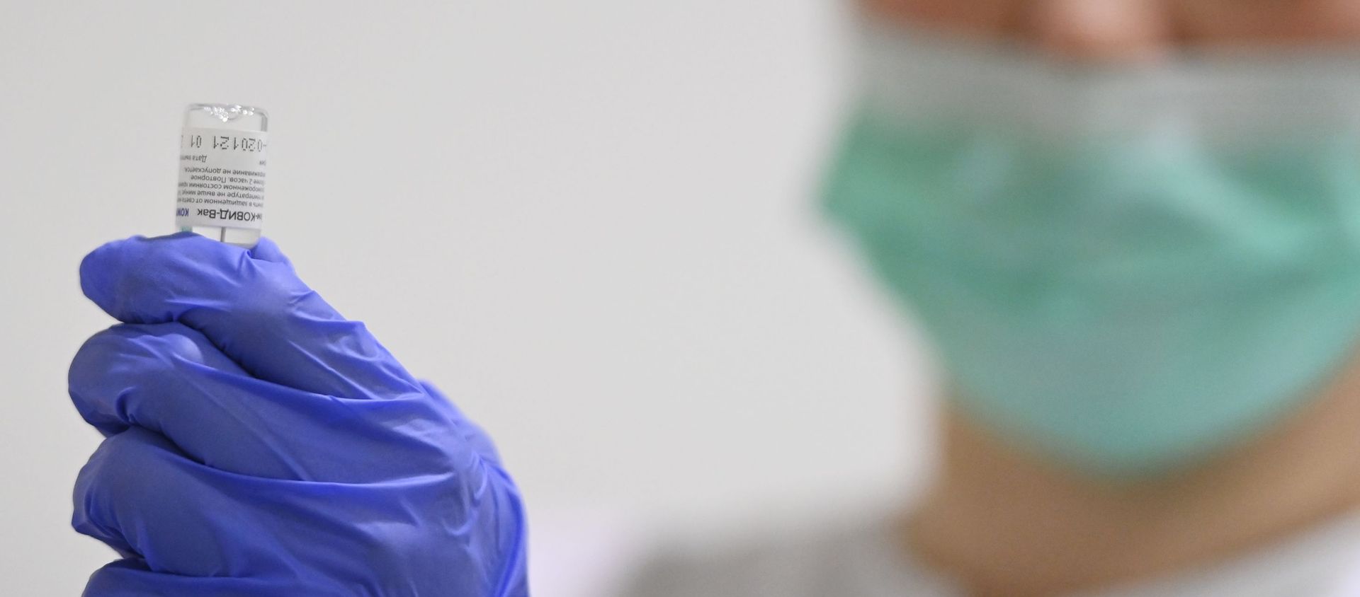A healthcare worker prepares a dose of Russia's coronavirus vaccine Gam-COVID-Vac, trade-named Sputnik V, at a coronavirus vaccination center at a shopping mall, in Moscow, Russia. A healthcare worker prepares a dose of Russia's coronavirus vaccine Gam-COVID-Vac, trade-named Sputnik V, at a coronavirus vaccination center at a shopping mall, in Moscow, Russia. - Sputnik International, 1920