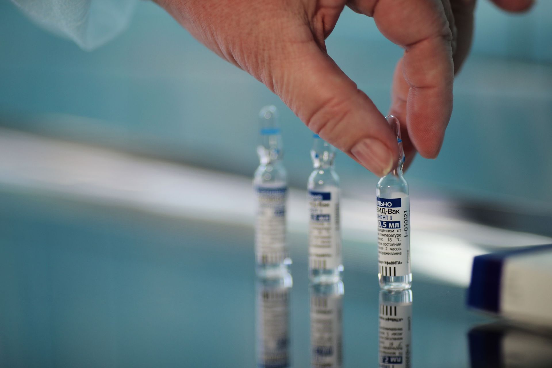 Russian Vaccines Effective Against COVID Mutations 'Scaring Everyone in Europe', Putin Says - Sputnik International, 1920, 01.03.2021