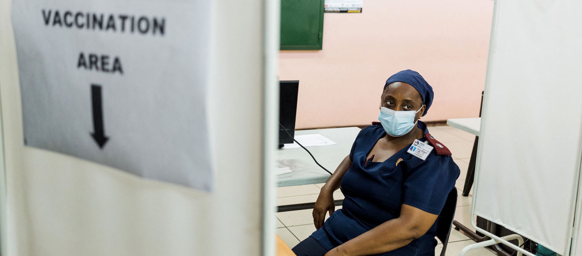 A nurse awaits to receive a dose of the Johnson & Johnson vaccine against the COVID-19 coronavirus as South Africa proceeds with its inoculation campaign at the Prince Mshiyeni Hospital in Umlazi, south of Durban on February 18, 2021. A nurse awaits to receive a dose of the Johnson & Johnson vaccine against the COVID-19 coronavirus as South Africa proceeds with its inoculation campaign at the Prince Mshiyeni Hospital in Umlazi, south of Durban on February 18, 2021. - Sputnik International, 1920, 18.02.2021