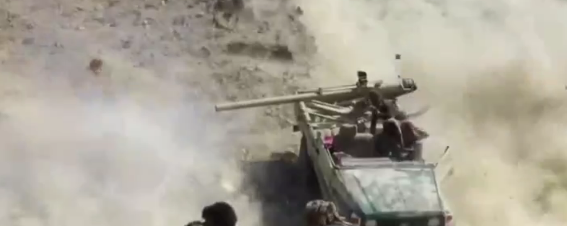 A Houthi technical fires its cannon at pro-government forces in a battle near Marib, Yemen A Houthi technical fires its cannon at pro-government forces in a battle near Marib, Yemen - Sputnik International, 1920, 09.05.2021