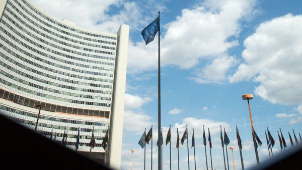 The flag of the International Atomic Energy Agency (IAEA) flutters in front of the IAEA building in Vienna on July 10, 2019. - The UN's nuclear watchdog will hold a special meeting on Iran's nuclear programme, after Tehran breached one of the limits set in a 2015 deal with world powers. - Sputnik International